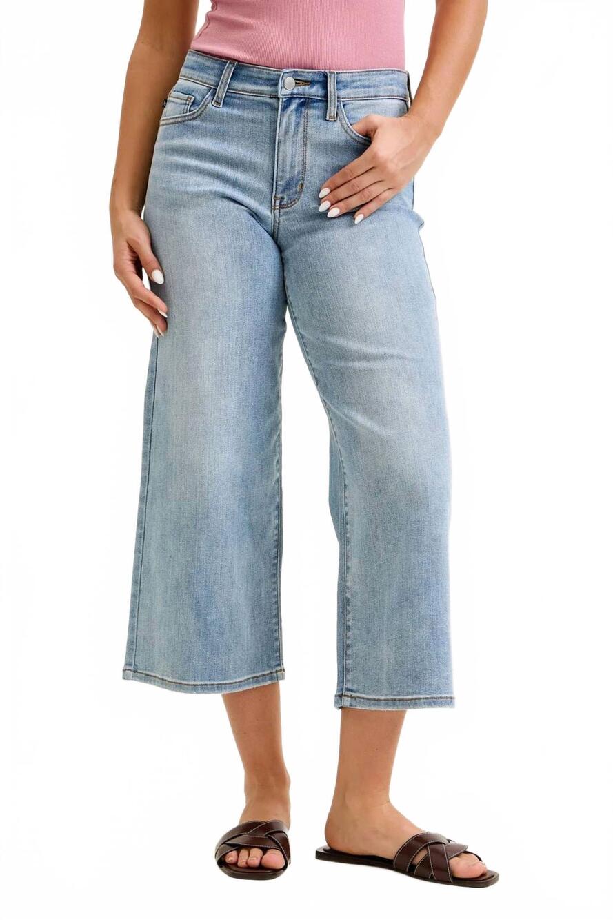 NEW JUDY BLUE mid rise wide crop jeans in light wash